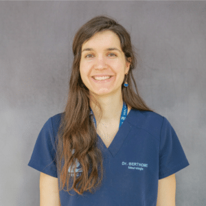 Photo de profil d'une vétérinaire du service de neurologie