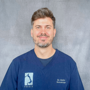 Photo de profil d'une vétérinaire du service de stomatologie.